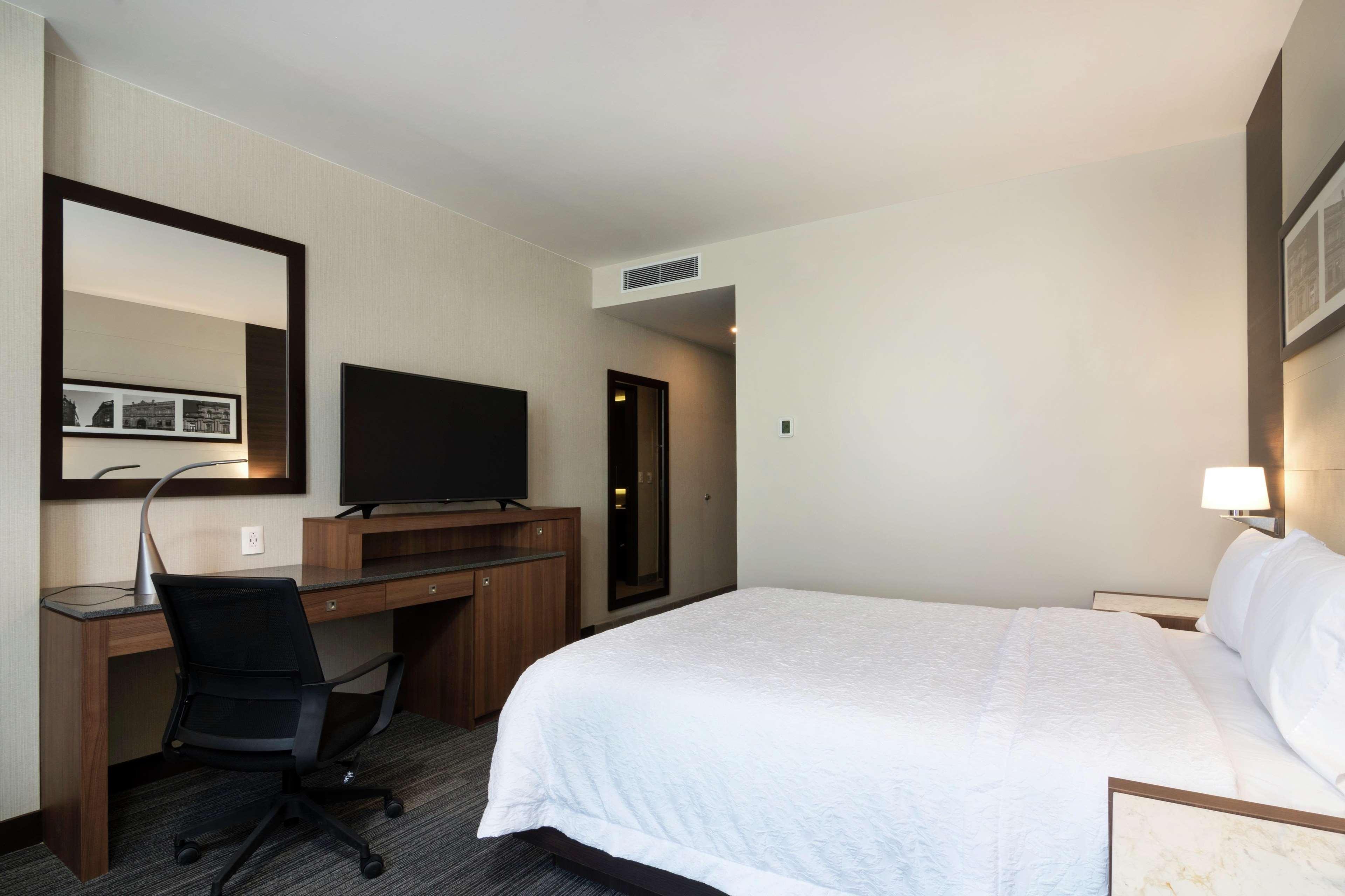 Hampton Inn And Suites San Luis Potosi Slp Exterior foto