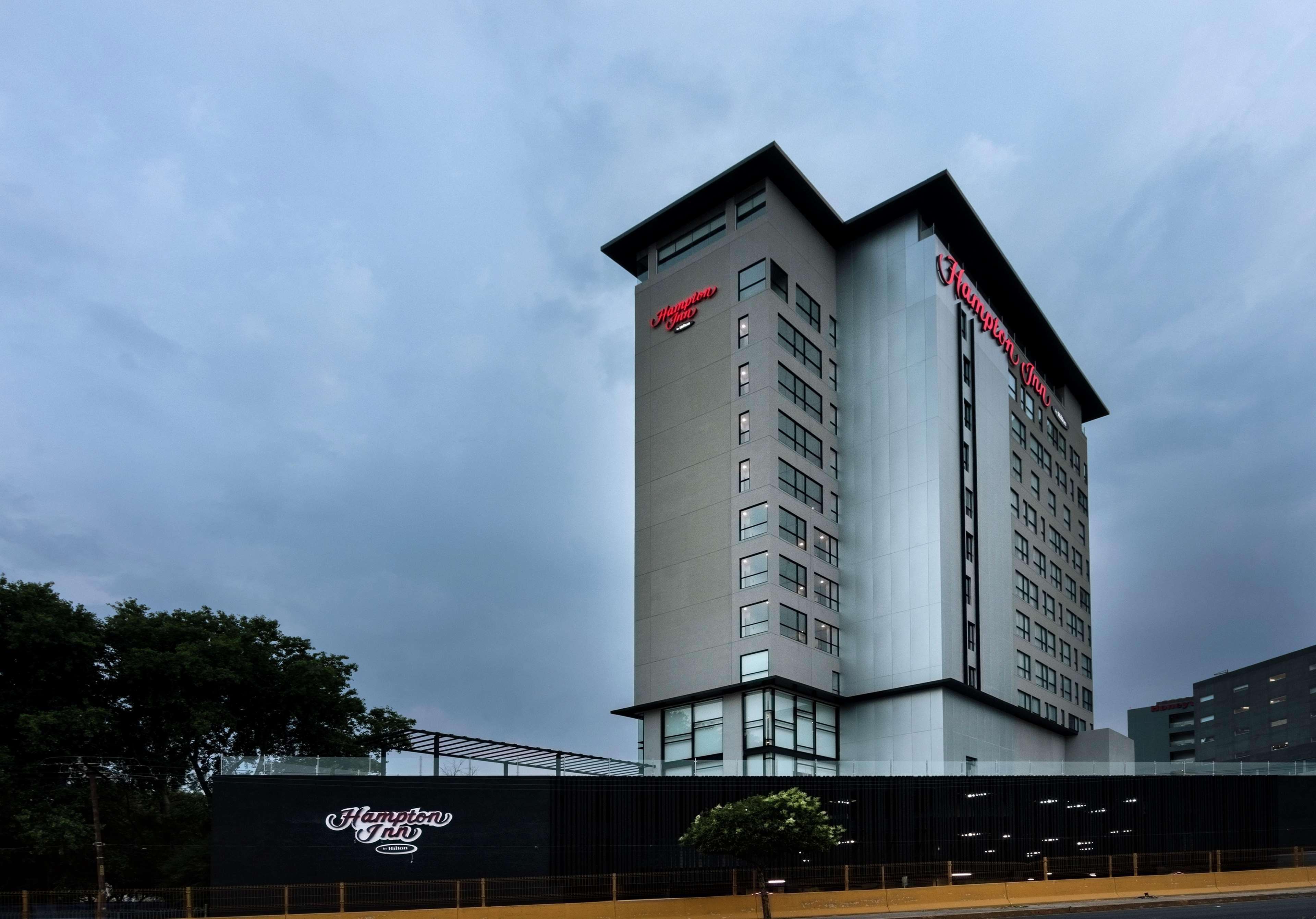 Hampton Inn And Suites San Luis Potosi Slp Exterior foto